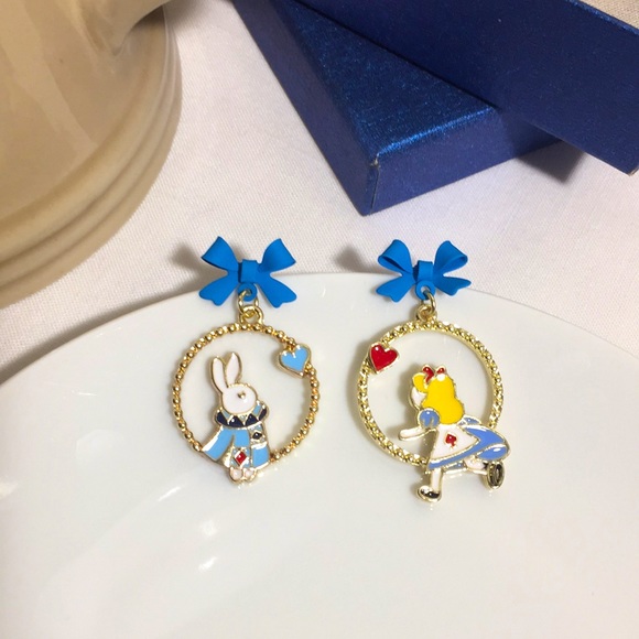 ๐50% OFF/3+...Asymmetrical Alice in Wonderland Earrings - Picture 1 of 6